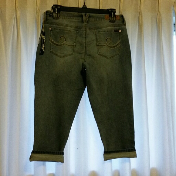 Jeans - Picture 2 of 4